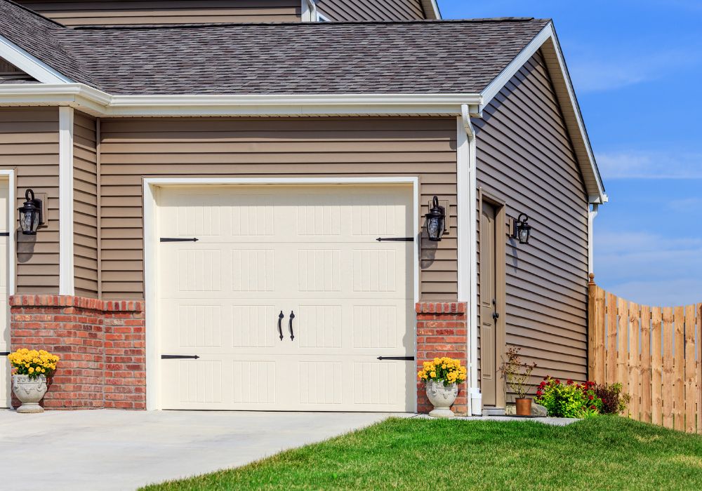 Pine Garage Door - NO (9)